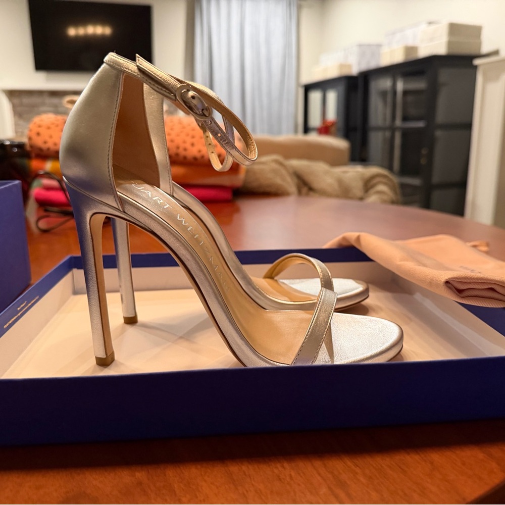 Nudist Heel